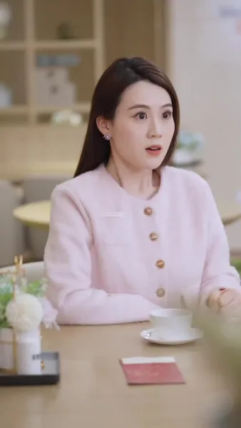 (พากย์เสียง)ลำนำรักเหมันต์, มนตร์รักโรงแรมหรู