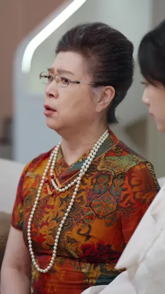 (พากย์เสียง)ลำนำรักเหมันต์, มนตร์รักโรงแรมหรู