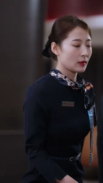 (พากย์เสียง)ลำนำรักเหมันต์, มนตร์รักโรงแรมหรู