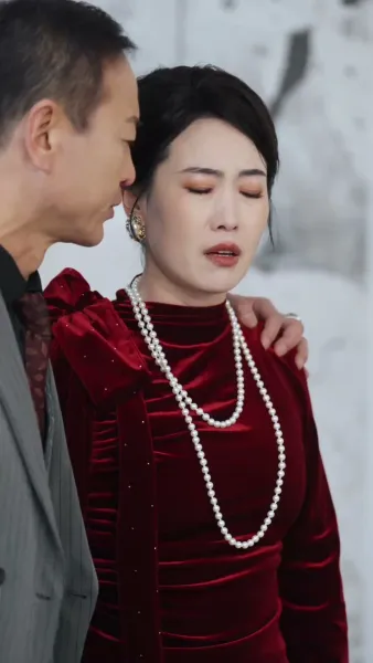 (พากย์เสียง)ลำนำรักเหมันต์, มนตร์รักโรงแรมหรู