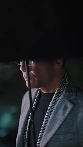 รักเหนือเงามืด