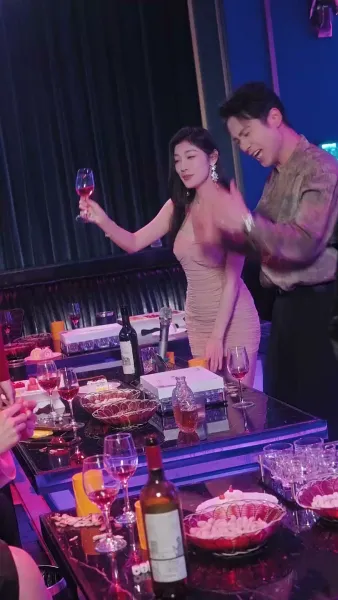 รักเหนือเงามืด