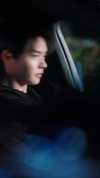 รักเหนือเงามืด