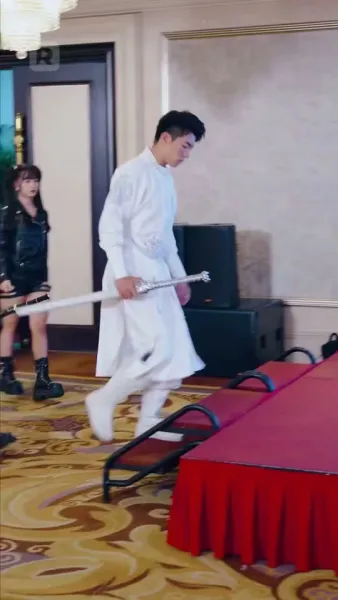 เทพสงครามจอมปลอม: การกลับมาของแม่ทัพมังกร