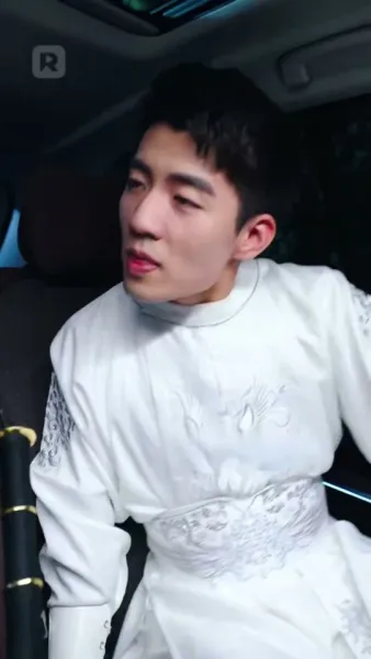 เทพสงครามจอมปลอม: การกลับมาของแม่ทัพมังกร