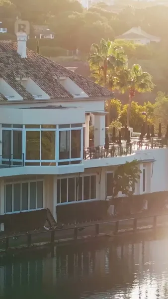 ทายาทมหาเศรษฐีคลุกฝุ่น