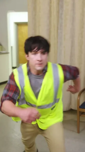 ทายาทมหาเศรษฐีคลุกฝุ่น