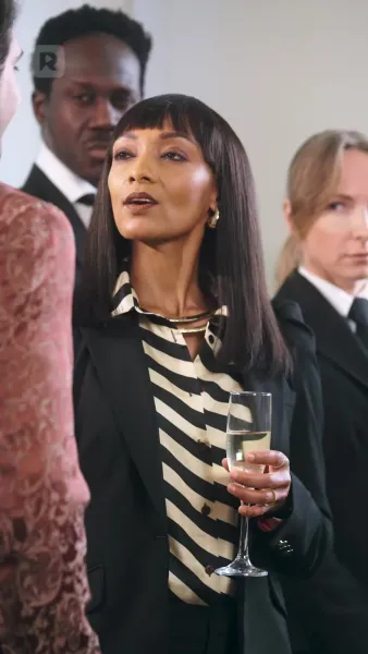 ทายาทมหาเศรษฐีคลุกฝุ่น