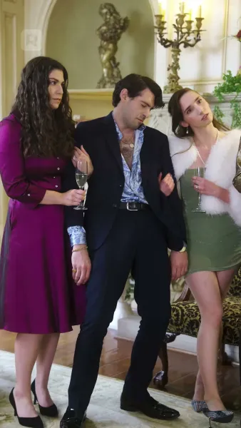 ทายาทมหาเศรษฐีคลุกฝุ่น