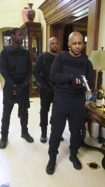 ทายาทมหาเศรษฐีคลุกฝุ่น