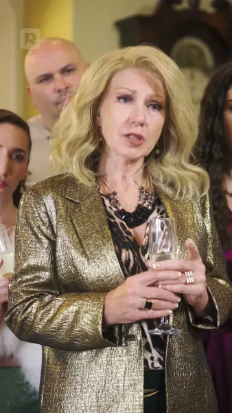 ทายาทมหาเศรษฐีคลุกฝุ่น