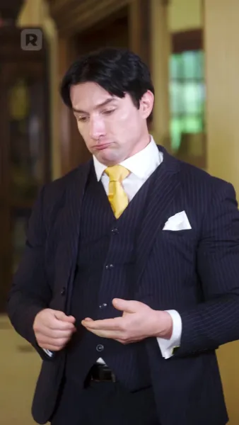 ทายาทมหาเศรษฐีคลุกฝุ่น