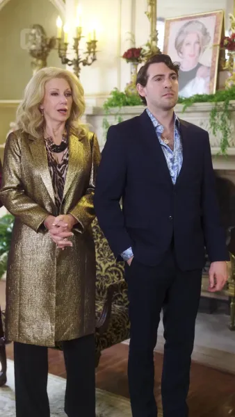 ทายาทมหาเศรษฐีคลุกฝุ่น