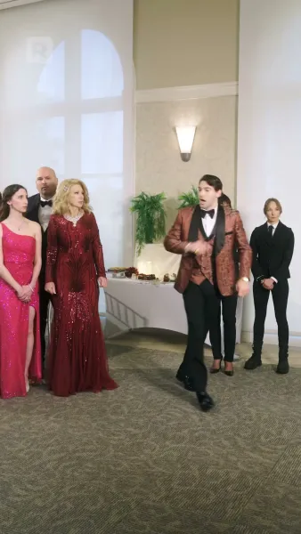 ทายาทมหาเศรษฐีคลุกฝุ่น