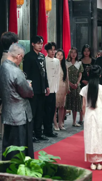 บรรพจารย์ร่างสิบขวบกลับมา