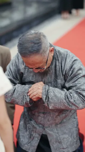 บรรพจารย์ร่างสิบขวบกลับมา