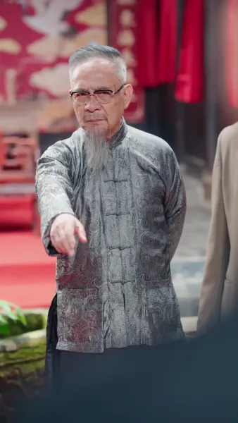 บรรพจารย์ร่างสิบขวบกลับมา