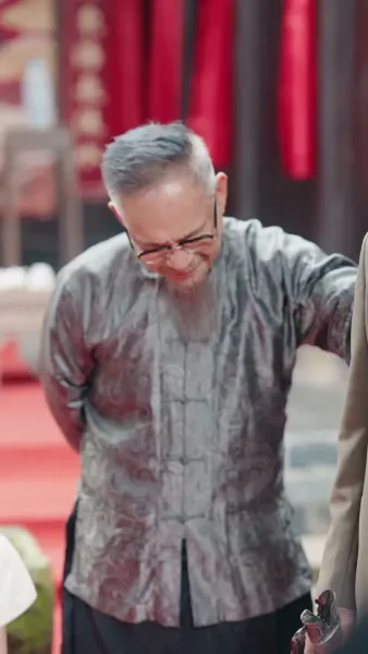 บรรพจารย์ร่างสิบขวบกลับมา