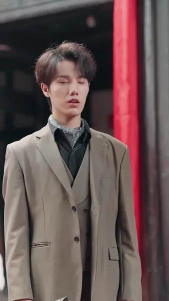 บรรพจารย์ร่างสิบขวบกลับมา