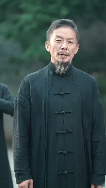 บรรพจารย์ร่างสิบขวบกลับมา