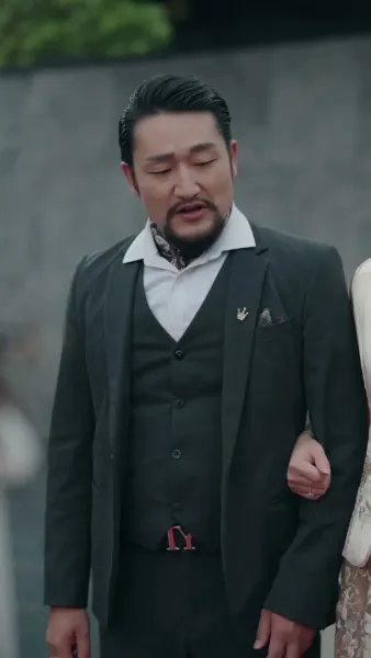 บรรพจารย์ร่างสิบขวบกลับมา