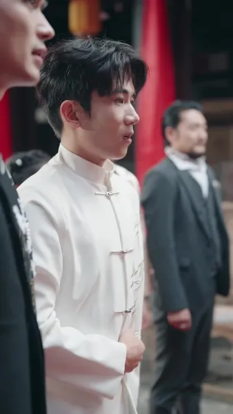 บรรพจารย์ร่างสิบขวบกลับมา