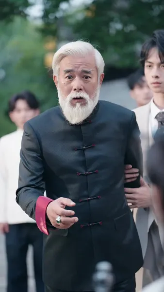 บรรพจารย์ร่างสิบขวบกลับมา