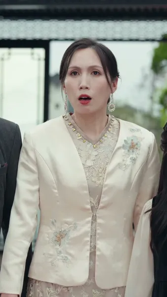 บรรพจารย์ร่างสิบขวบกลับมา