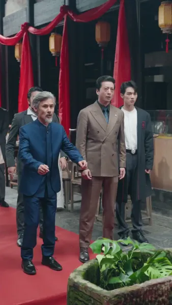 บรรพจารย์ร่างสิบขวบกลับมา