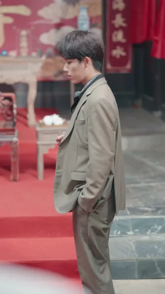 บรรพจารย์ร่างสิบขวบกลับมา