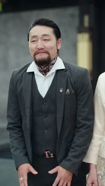 บรรพจารย์ร่างสิบขวบกลับมา