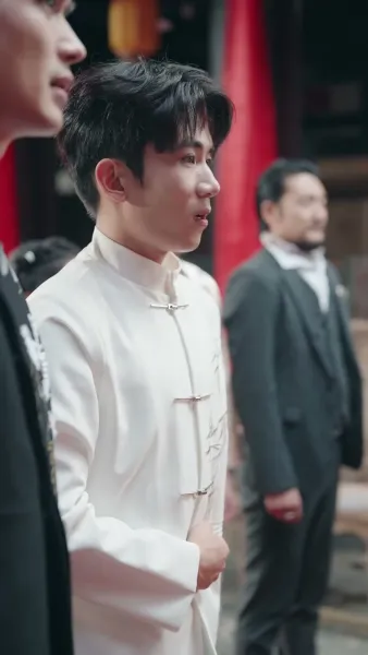 บรรพจารย์ร่างสิบขวบกลับมา