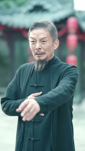 บรรพจารย์ร่างสิบขวบกลับมา