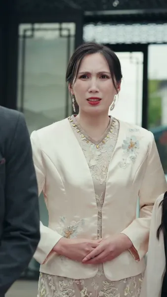 บรรพจารย์ร่างสิบขวบกลับมา