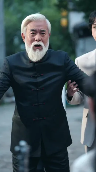 บรรพจารย์ร่างสิบขวบกลับมา