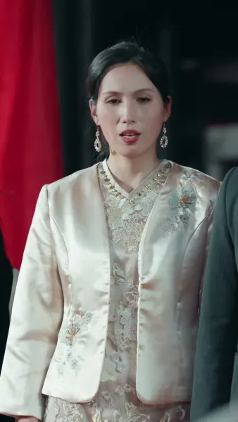 บรรพจารย์ร่างสิบขวบกลับมา