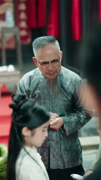 บรรพจารย์ร่างสิบขวบกลับมา