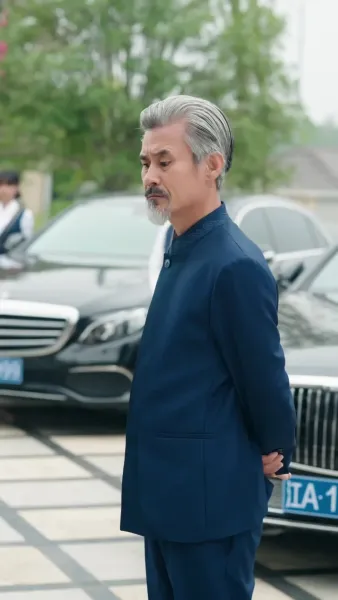 บรรพจารย์ร่างสิบขวบกลับมา