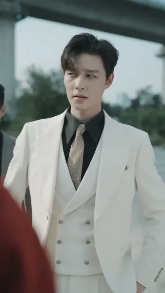 จากท่านประธานผู้มีอำนาจสู่นกในกรงทอง