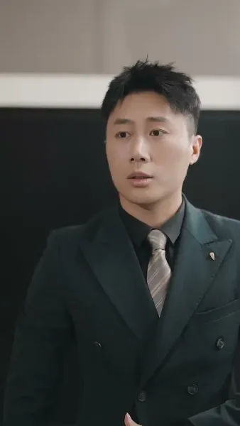 จากท่านประธานผู้มีอำนาจสู่นกในกรงทอง