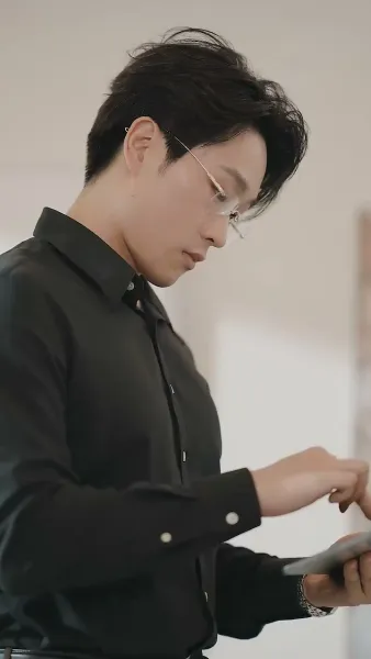 จากท่านประธานผู้มีอำนาจสู่นกในกรงทอง