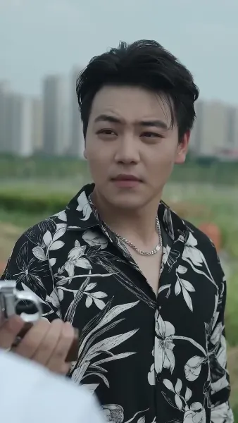 จากท่านประธานผู้มีอำนาจสู่นกในกรงทอง