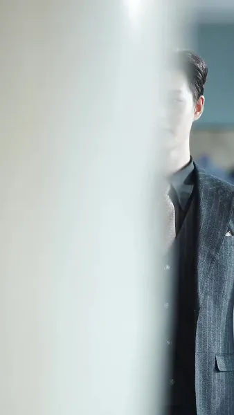 จากท่านประธานผู้มีอำนาจสู่นกในกรงทอง