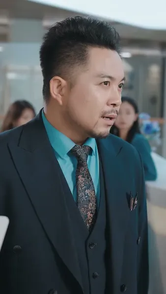 จากท่านประธานผู้มีอำนาจสู่นกในกรงทอง