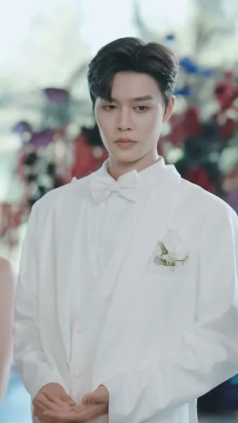 จากท่านประธานผู้มีอำนาจสู่นกในกรงทอง